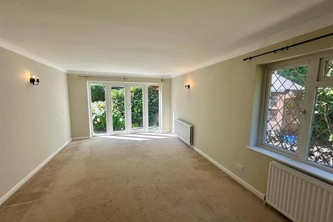 3 bedroom chalet for sale, Hill Road, Farnham