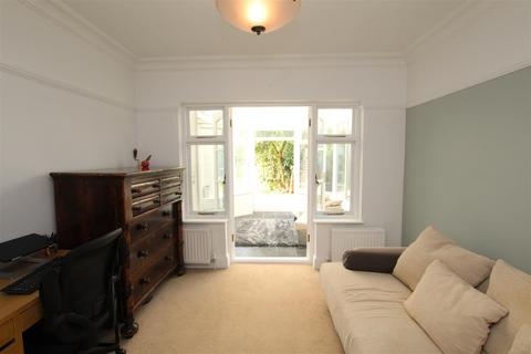 3 bedroom house to rent, Honeypot Lane, Brentwood