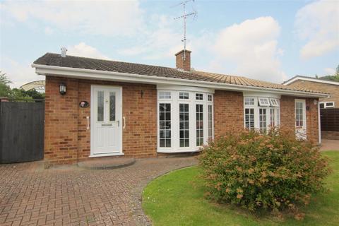 2 bedroom bungalow to rent, Priory Mead, Brentwood