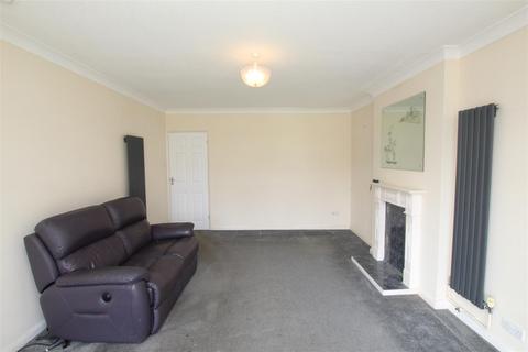 2 bedroom bungalow to rent, Priory Mead, Brentwood