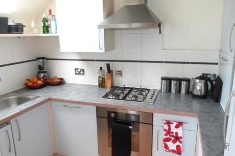 2 bedroom house to rent, Western Road, Brentwood