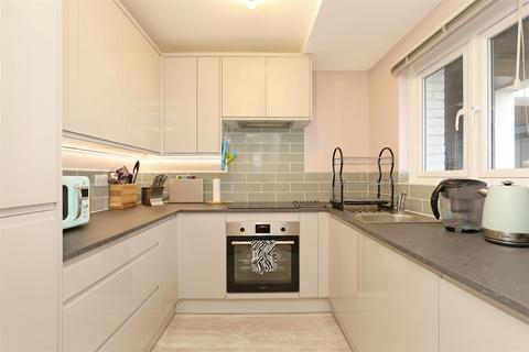 1 bedroom apartment to rent, Upper Richmond Road, London