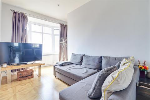 2 bedroom flat for sale, London Road, Leigh-On-Sea SS9