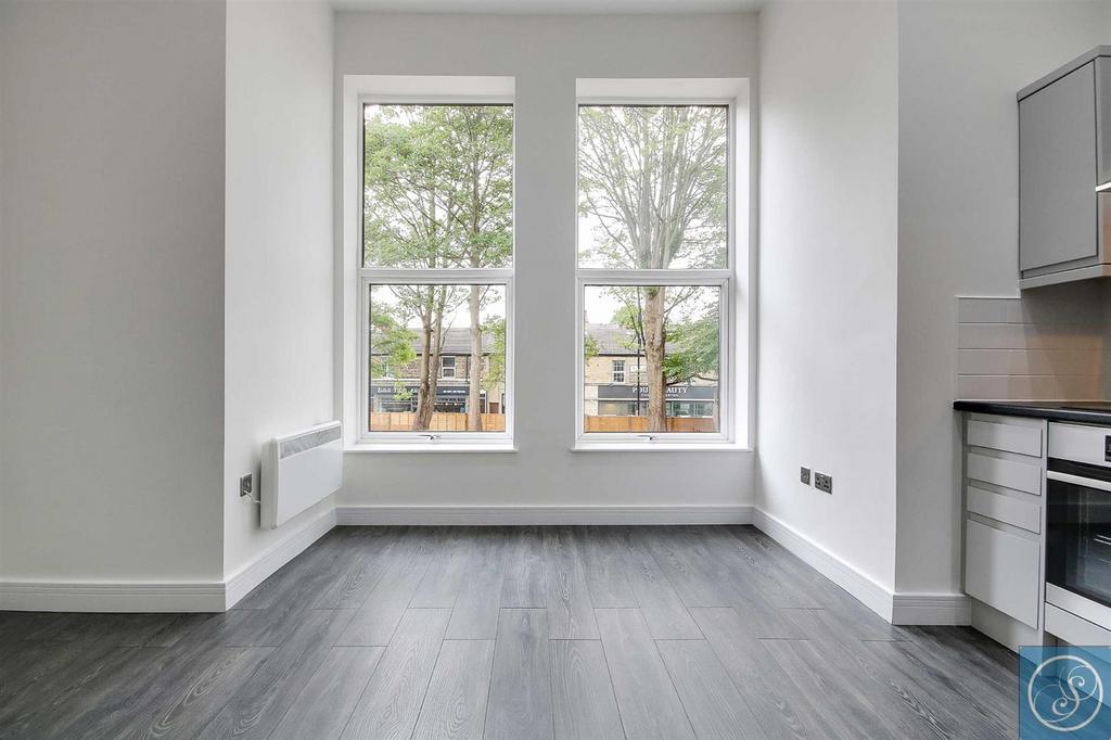 Allerton House, 75 Allerton Hill... Studio to rent £725 pcm (£167 pw)