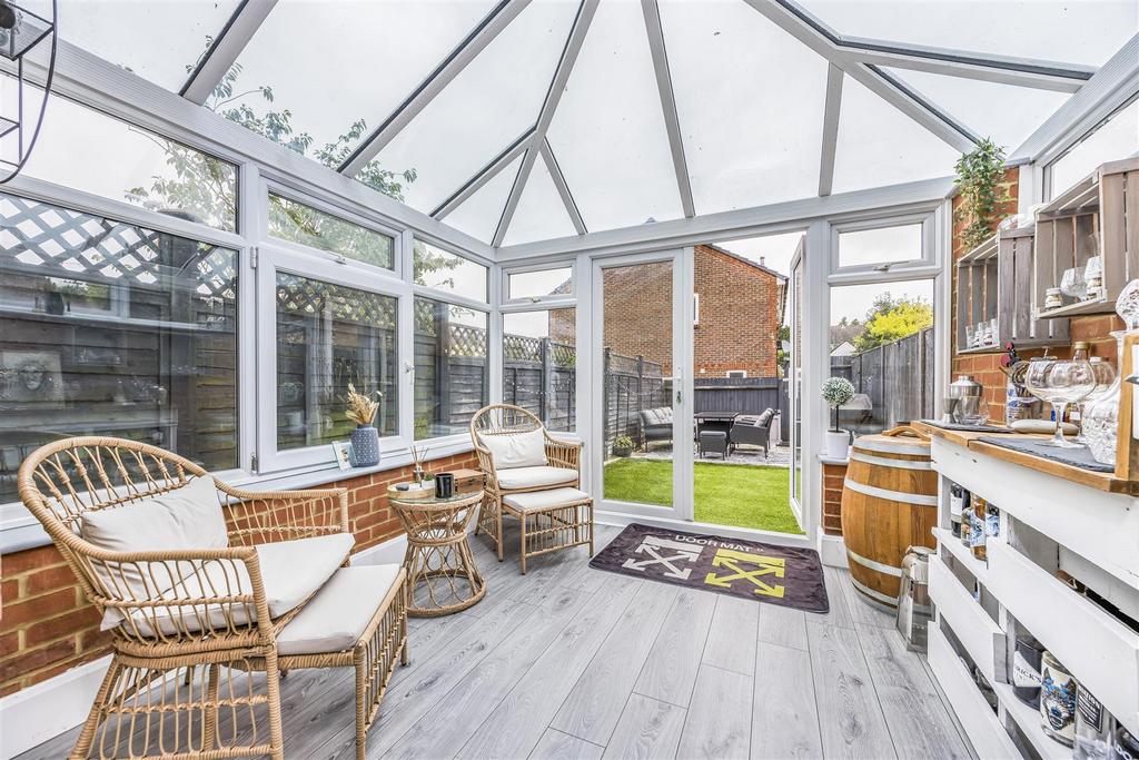 2 Tillington Gardens, Clanfield-Portico Marketing-S