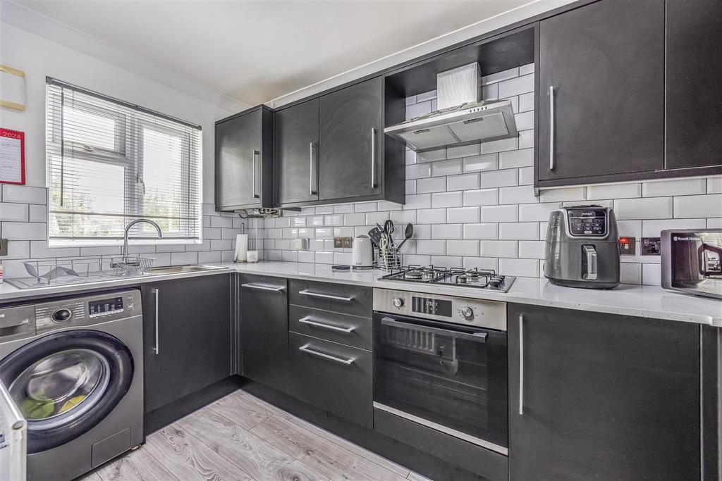 2 Tillington Gardens, Clanfield-Portico Marketing-S