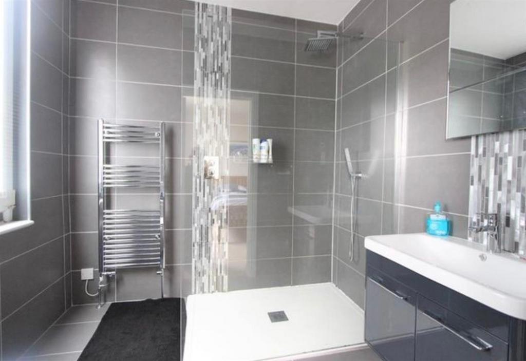 Shower room.jpg