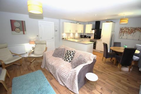 2 bedroom flat for sale, Whitebridge Gardens, Thornbury, Bristol