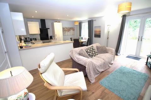 2 bedroom flat for sale, Whitebridge Gardens, Thornbury, Bristol