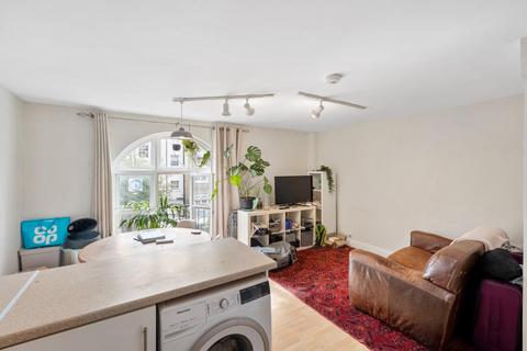 3 bedroom apartment for sale, Gateway Mews, London, E8
