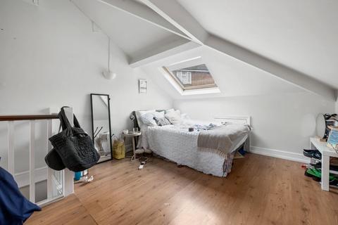 3 bedroom apartment for sale, Gateway Mews, London, E8