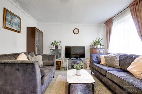 3 bedroom flat for sale, Stocksfield Road, London