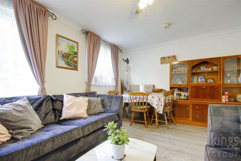 3 bedroom flat for sale, Stocksfield Road, London