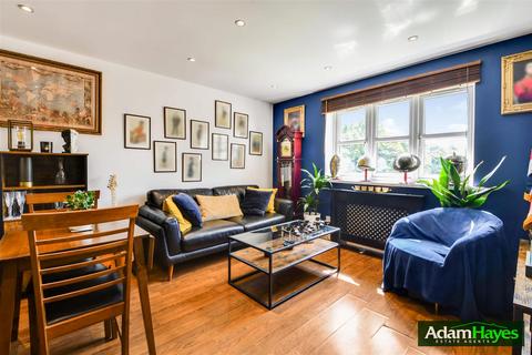 2 bedroom apartment for sale, Simms Gardens, London N2