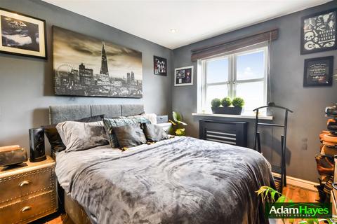 2 bedroom apartment for sale, Simms Gardens, London N2