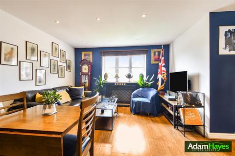 27 Simms Gardens, London, N2 8HT