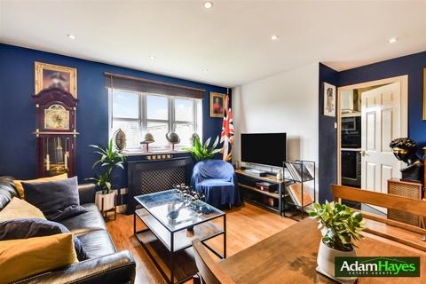 27 Simms Gardens, London, N2 8HT