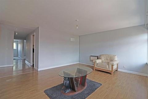 2 bedroom flat for sale, Spencer Way, Redhill