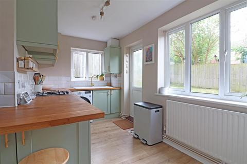 2 bedroom maisonette for sale, Cavendish Gardens, Redhill