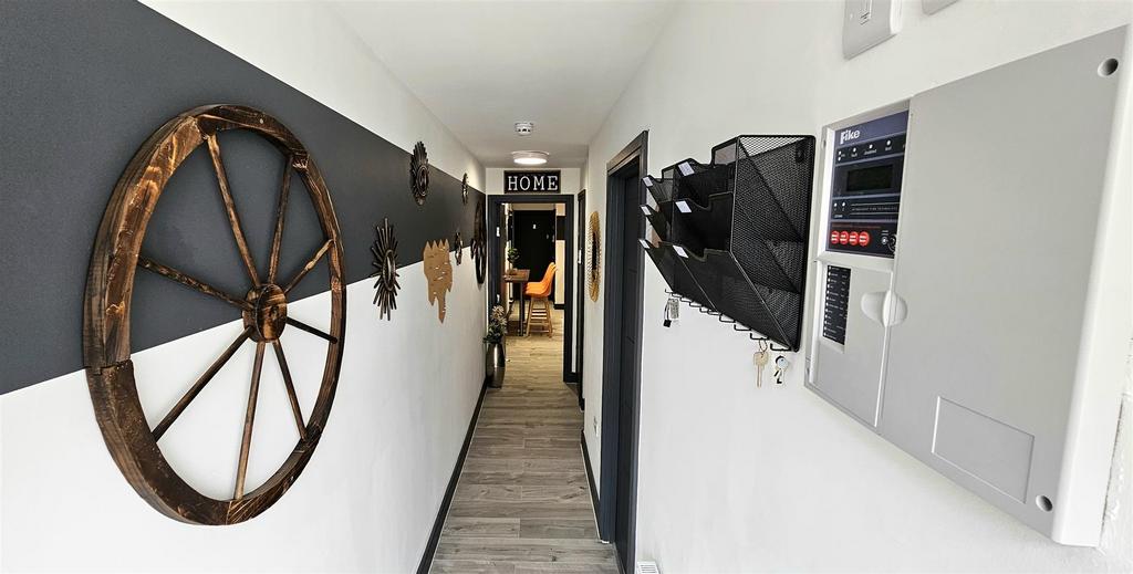 Hallway.jpg