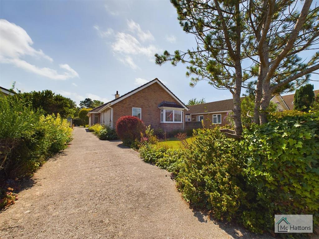 Heol Croes Faen, Porthcawl CF36 4 bed detached bungalow - £500,000