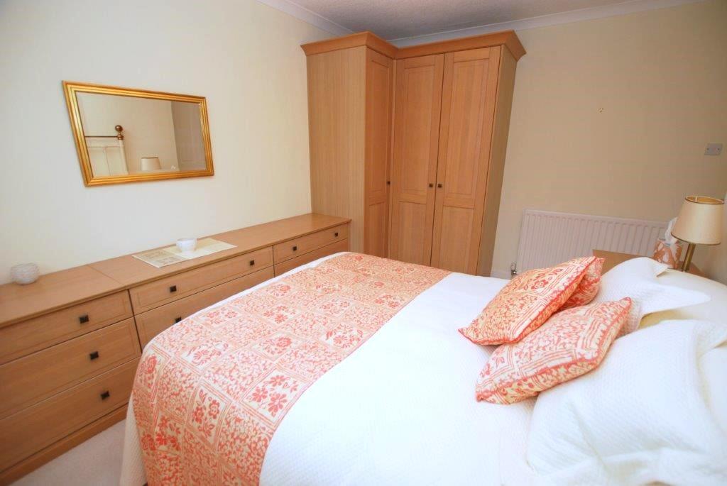 22 Turnberry Avenue  Gourock (11) bedroom 1.jpg