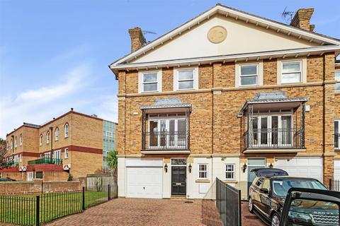 4 bedroom end of terrace house to rent, Trinity Church Road, Barnes, SW13