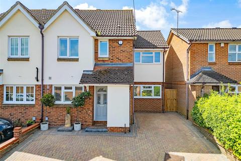 4 bedroom semi-detached house for sale, Carpenter Close, Billericay