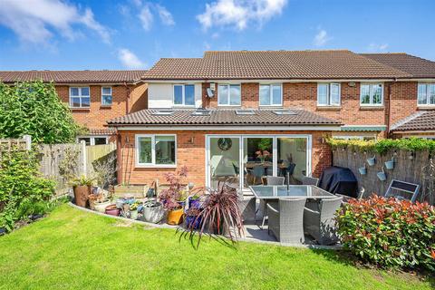 4 bedroom semi-detached house for sale, Carpenter Close, Billericay