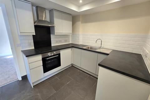 2 bedroom flat for sale, The Causeway
