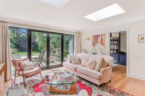 16 Queensmead Avenue, Epsom, KT17 3EQ
