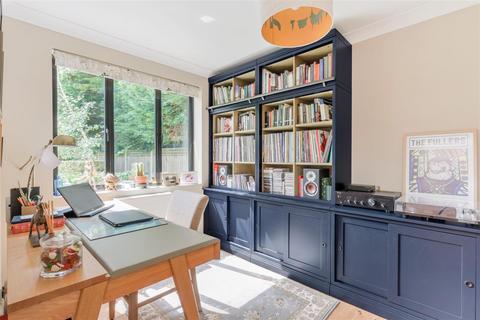 16 Queensmead Avenue, Epsom, KT17 3EQ
