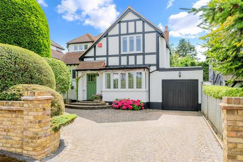 16 Queensmead Avenue, Epsom, KT17 3EQ