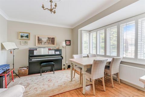 16 Queensmead Avenue, Epsom, KT17 3EQ