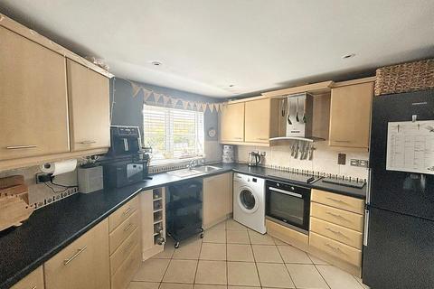 2 bedroom flat for sale, Eugene Way, Eastbourne