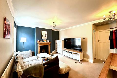 2 bedroom apartment to rent, Stanley Road, London E4