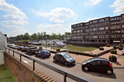 2 bedroom flat to rent, Numa Court, Brentford Dock