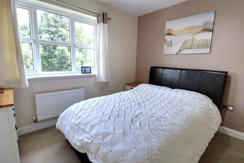 3 bedroom townhouse for sale, Salisbury Close, Crewe