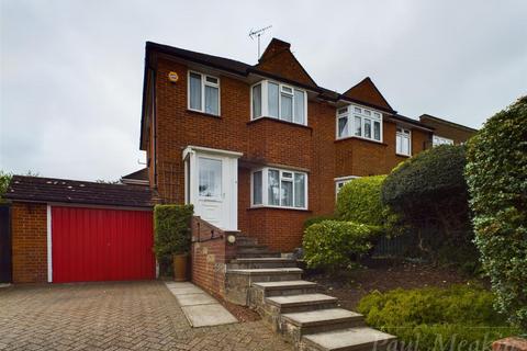 3 bedroom semi-detached house to rent, Crossways, South Croydon