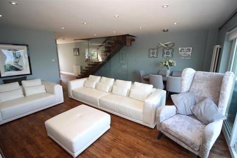 97 Clune Brae, Port Glasgow, PA14 5PN