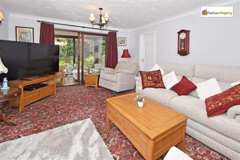 4 bedroom detached house for sale, Oakhurst Crescent, Stoke-On-Trent ST3