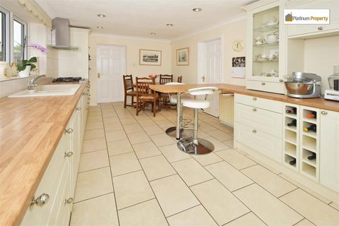 4 bedroom detached house for sale, Oakhurst Crescent, Stoke-On-Trent ST3