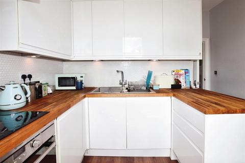 38a Manor View, London, N3 2SR