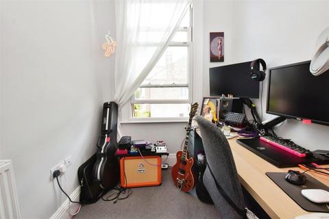 38a Manor View, London, N3 2SR