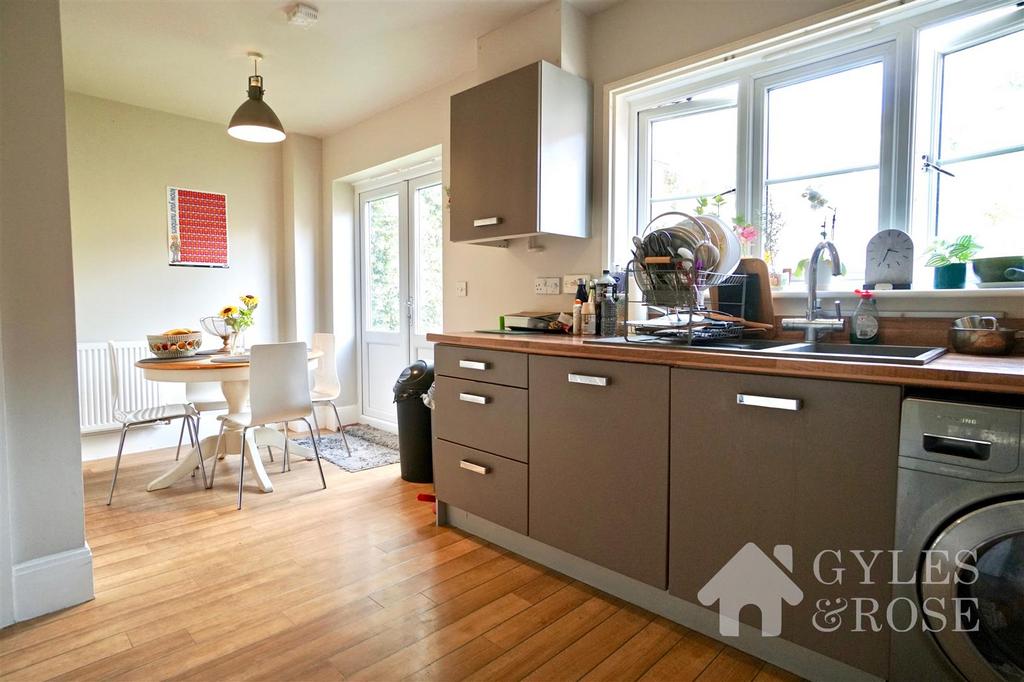 Kitchen/Dining