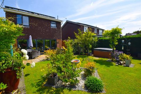 44 Coombe Shaw, Ninfield, Battle, TN33 9LQ