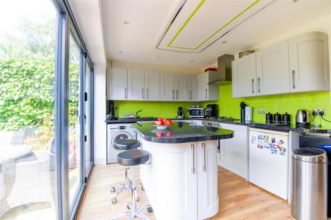 44 Coombe Shaw, Ninfield, Battle, TN33 9LQ