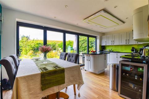 44 Coombe Shaw, Ninfield, Battle, TN33 9LQ