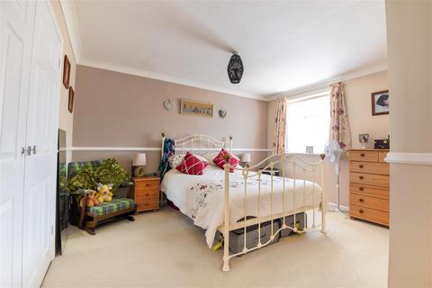44 Coombe Shaw, Ninfield, Battle, TN33 9LQ