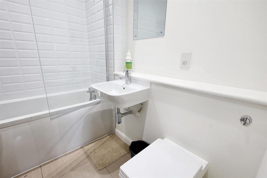Ensuite .JPG